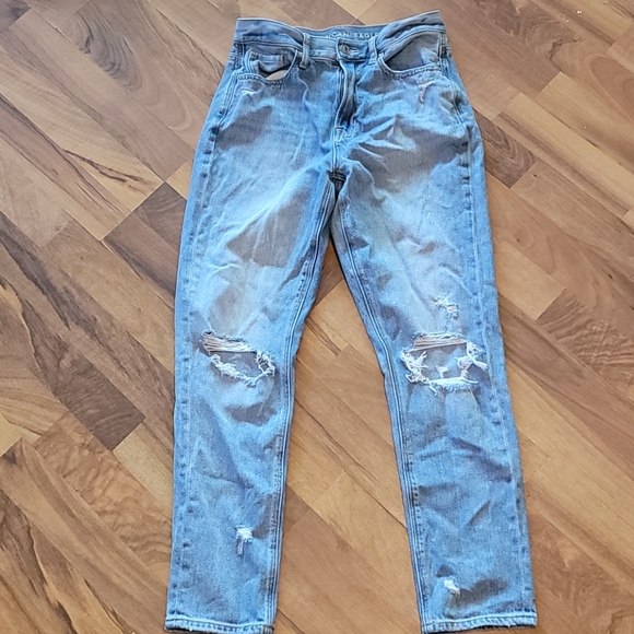 American Eagle Outfitters Denim - American EAGLE Mom Jeans Size 2 Distressed 26" Waist 27.5" Inseam 10 Rise